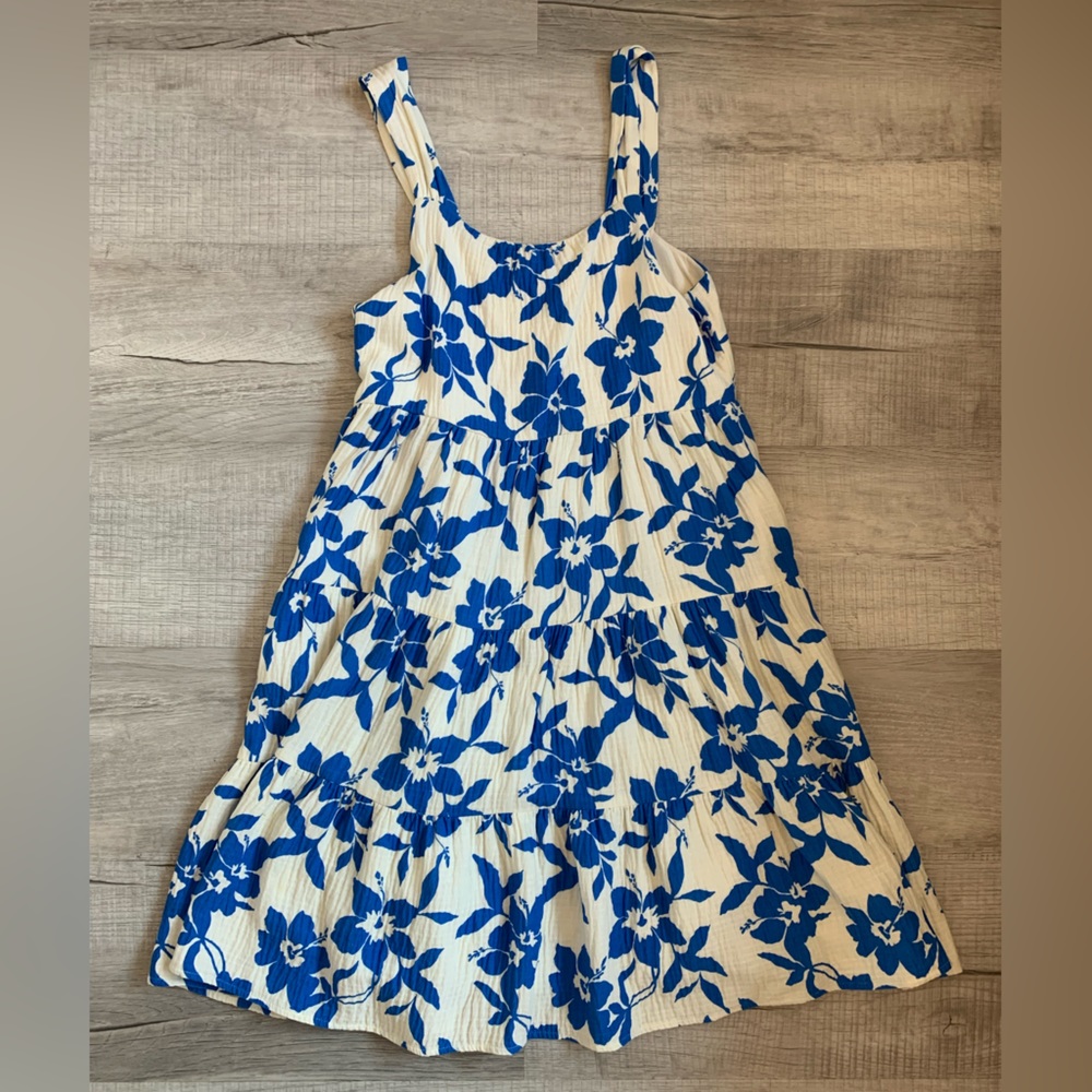 This is a perfect summer dress for kids for adults who wear smalls.